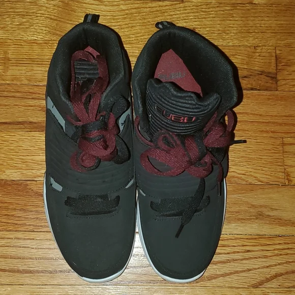 Sneakers - Picture 1 of 2